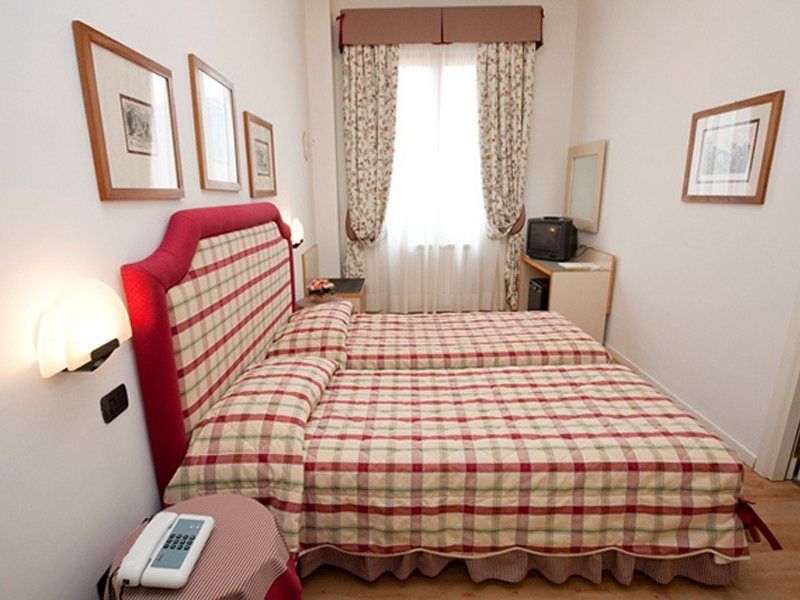 Hotel Italia 3*